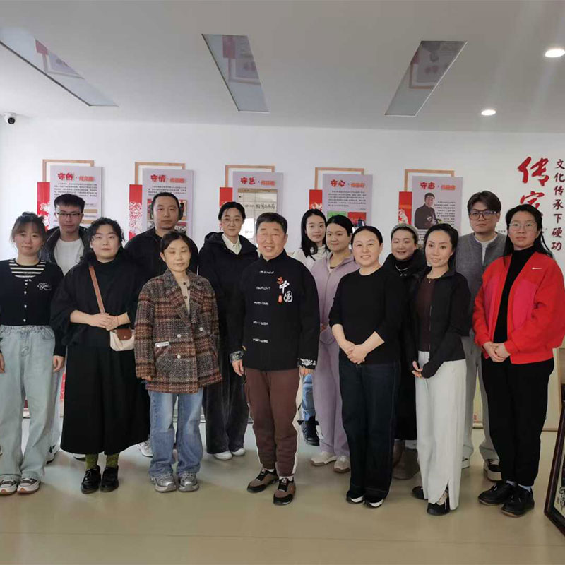 辽宁何氏眼科医学院,到工作室体验剪纸艺术的魅力