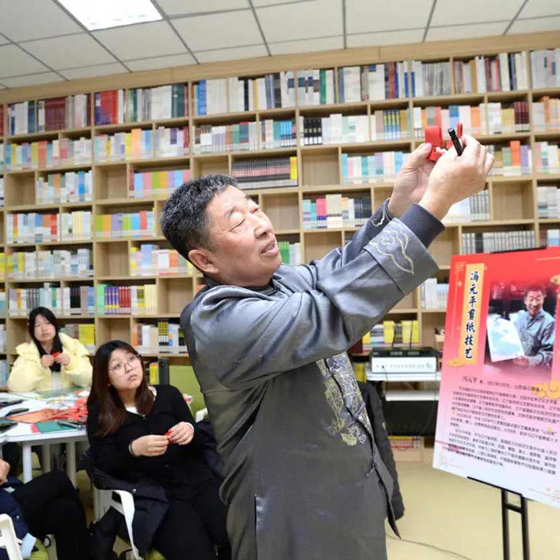 非遗文化进校园丨“医心报国”主题艺术实践课程开课—非遗技艺赋能医学人文教育